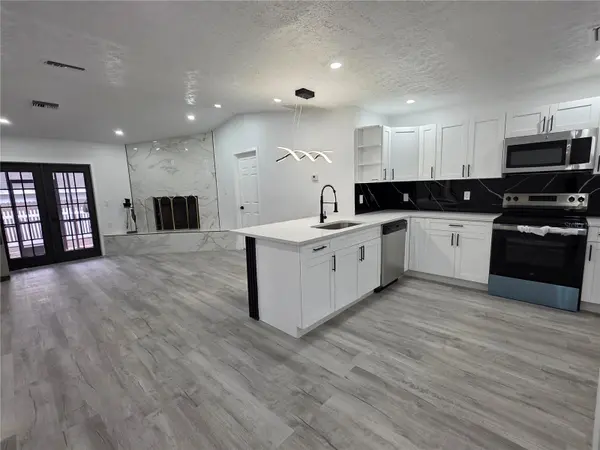 5044 ROANOKE DR, Holiday, FL 34690