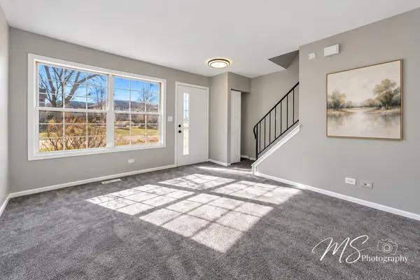 1784 Mccormick LN, Hanover Park, IL 60133