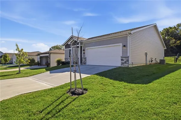 20909 W 190th PL, Spring Hill, KS 66083