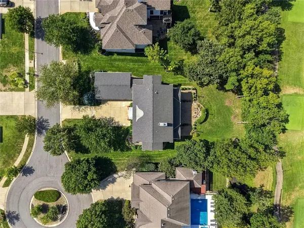 20108 W 92nd ST, Lenexa, KS 66220