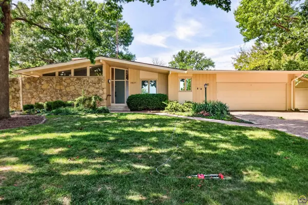 2637 SE Burton ST, Topeka, KS 66605