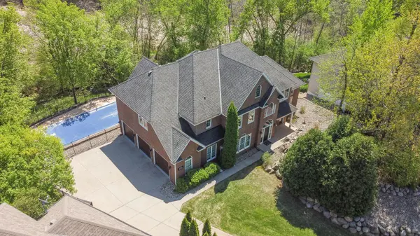 330 Wolf Pointe TRL, Long Lake, MN 55356