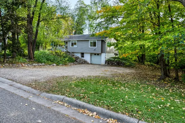 1325 Everest LN N, Plymouth, MN 55447