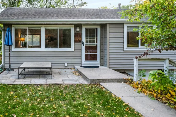 1325 Everest LN N, Plymouth, MN 55447