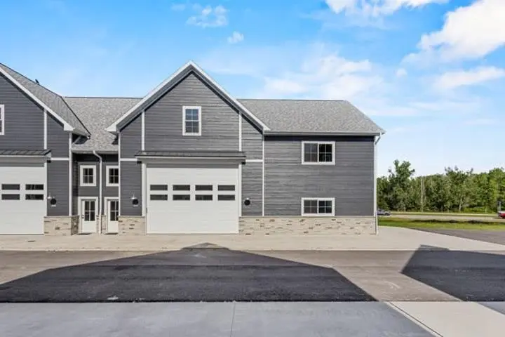 864 S 18TH AVE #14, Sturgeon Bay, WI 54235