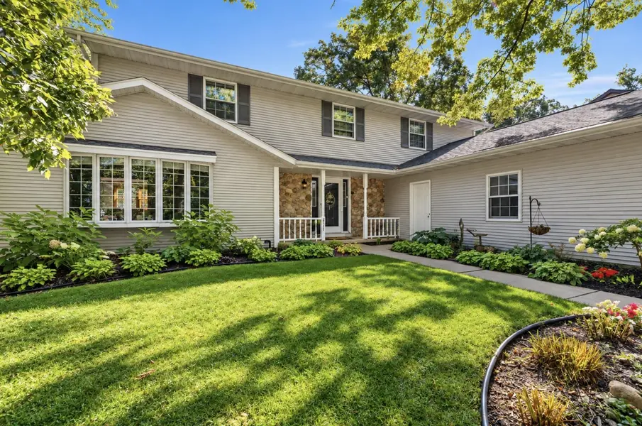 425 E FOX RUN CIR, Green Bay, WI 54311