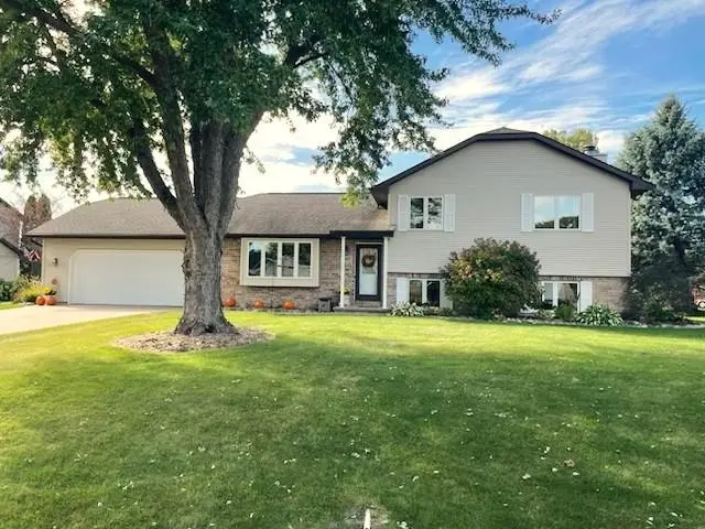 1267 SNOWDON DR, Oshkosh, WI 54904-8860