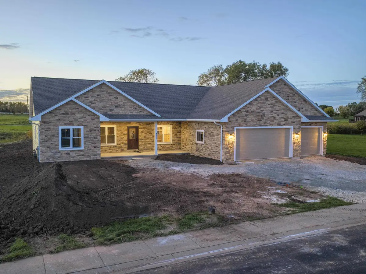 550 ROYAL ST PATS DR, Wrightstown, WI 54180