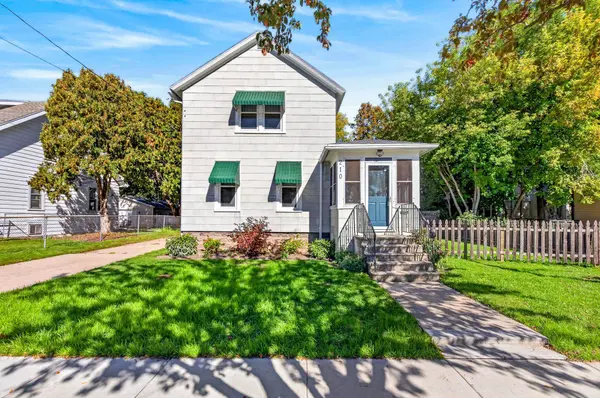 210 W 16TH AVE, Oshkosh, WI 54902