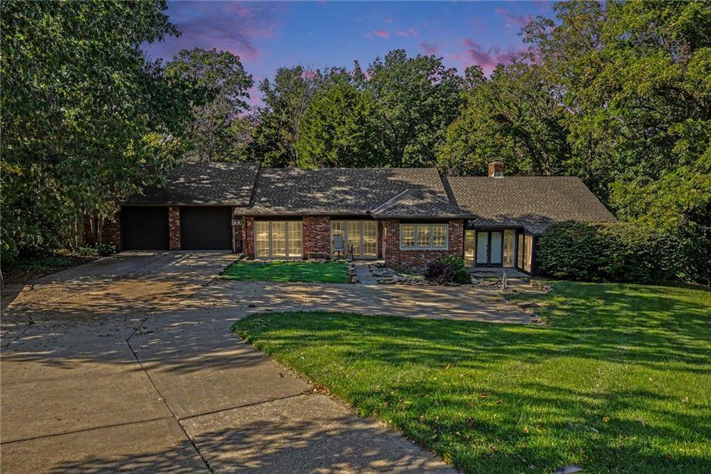 28806 E Beth CT, Grain Valley, MO 64029