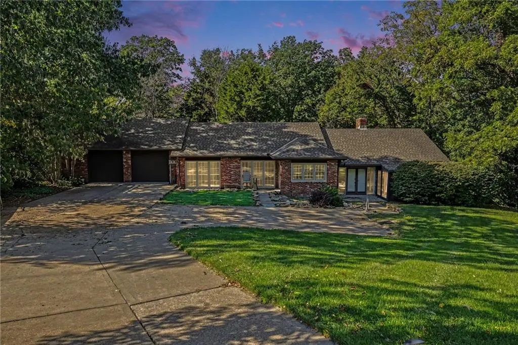 28806 E Beth CT, Grain Valley, MO 64029