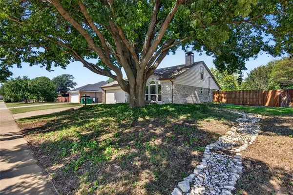 203 Briarglen Drive, Cedar Hill, TX 75104