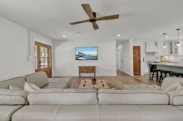 767 VALLEY OAKS DR DR, Canyon Lake, TX 78133