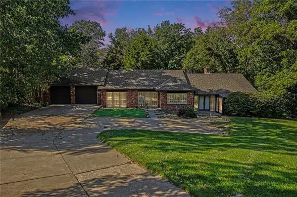 28806 E Beth CT, Grain Valley, MO 64029