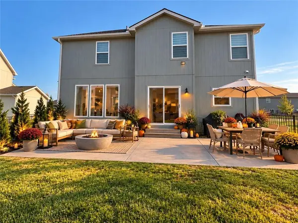 25211 W 148th TER, Olathe, KS 66061