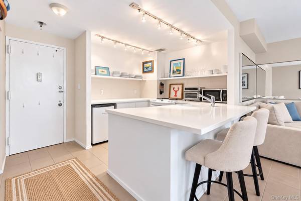 100 W Broadway #4N, Long Beach, NY 11561