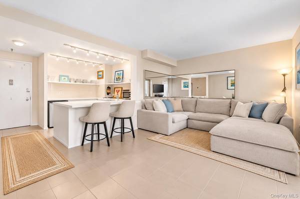 100 W Broadway #4N, Long Beach, NY 11561