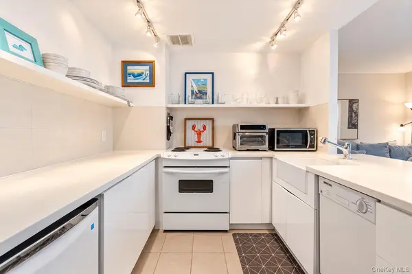 100 W Broadway #4N, Long Beach, NY 11561