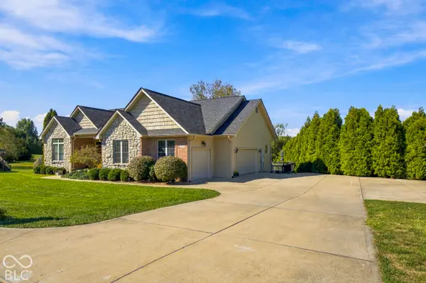2532 Woodland Farms DR, Columbus, IN 47201
