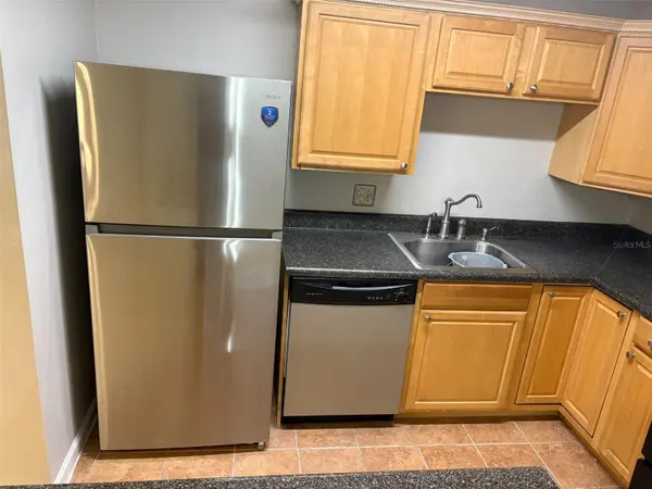 360 LAKEPOINTE DR #202, Altamonte Springs, FL 32701