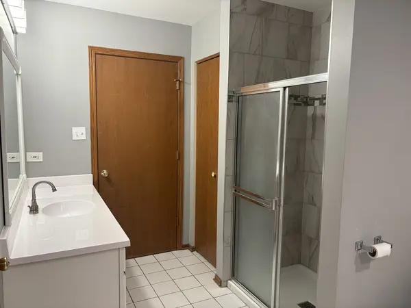 10956 S 76th AVE #F, Palos Hills, IL 60465