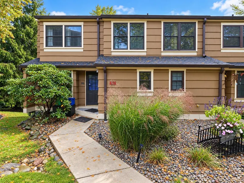 83 Treetop CIR, Nanuet, NY 10954