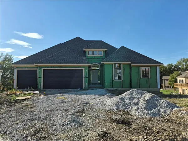 4728 Clubhouse DR, Basehor, KS 66007