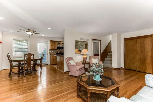 7719 Howe DR, Prairie Village, KS 66062