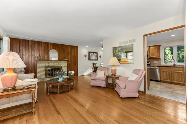 7719 Howe DR, Prairie Village, KS 66062