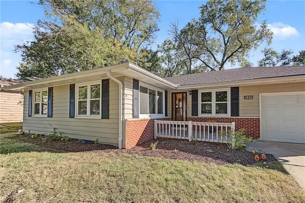 827 W 22nd ST, Lawrence, KS 66046