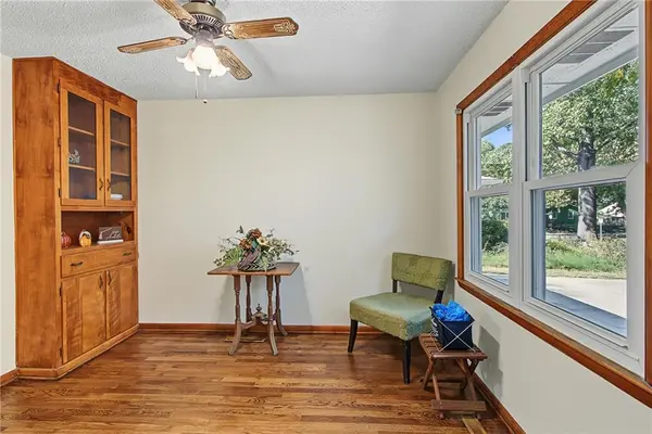 827 W 22nd ST, Lawrence, KS 66046