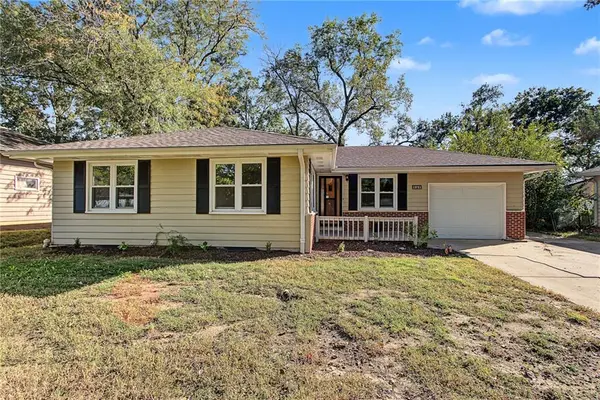 827 W 22nd ST, Lawrence, KS 66046
