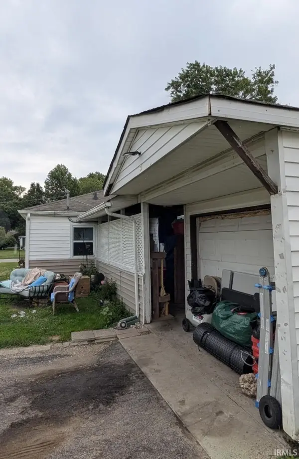 9 Allen LN, Greenfield, IN 46140