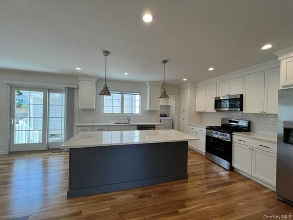 43 Marwood RD #A- Front, Port Washington, NY 11050