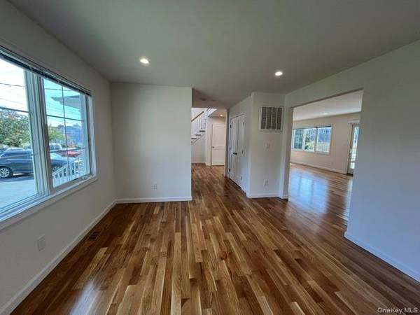 43 Marwood RD #A- Front, Port Washington, NY 11050