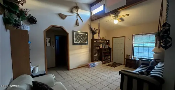 231 Las Palomas RD, Williamsburg, NM 87942