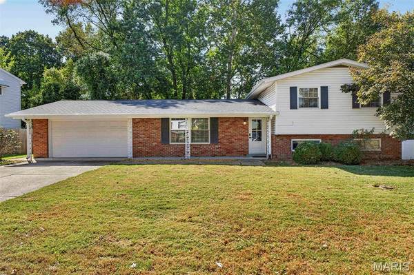 12464 Sparrowwood DR, Unincorporated, MO 63146