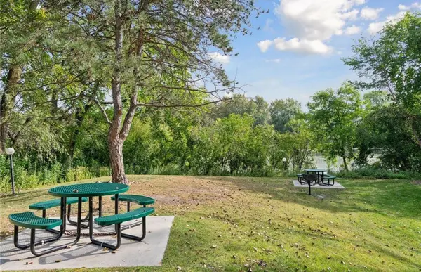 10211 Cedar Lake RD #115, Minnetonka, MN 55305