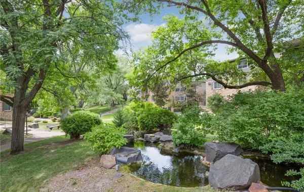 10211 Cedar Lake RD #115, Minnetonka, MN 55305