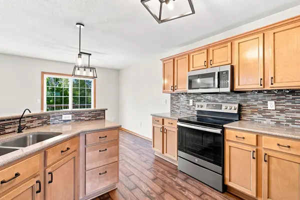 3006 N Rough Creek Cir, Derby, KS 67037