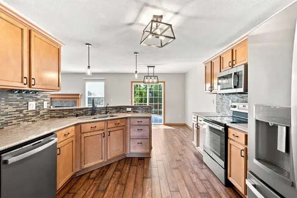 3006 N Rough Creek Cir, Derby, KS 67037