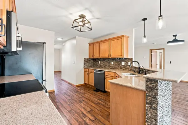3006 N Rough Creek Cir, Derby, KS 67037