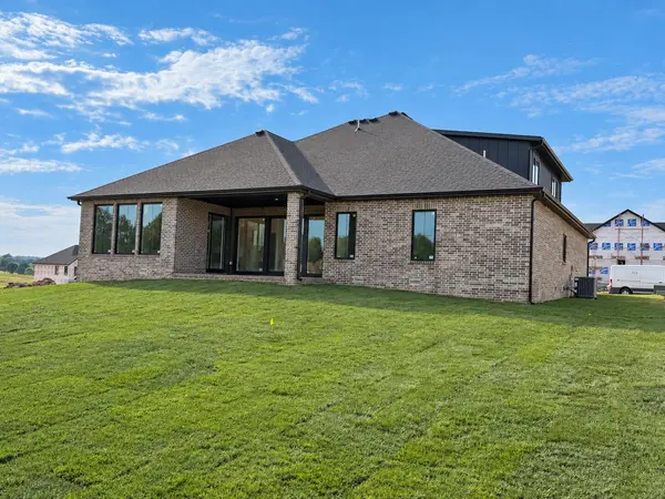 1689 N Wonderview LN, Springfield, MO 65802
