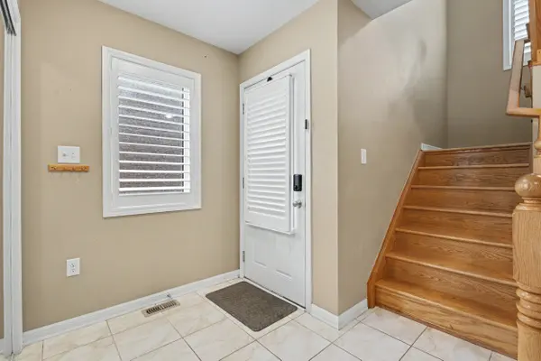 418 Kitty Murray LN, Hamilton, ON L9K 0E2