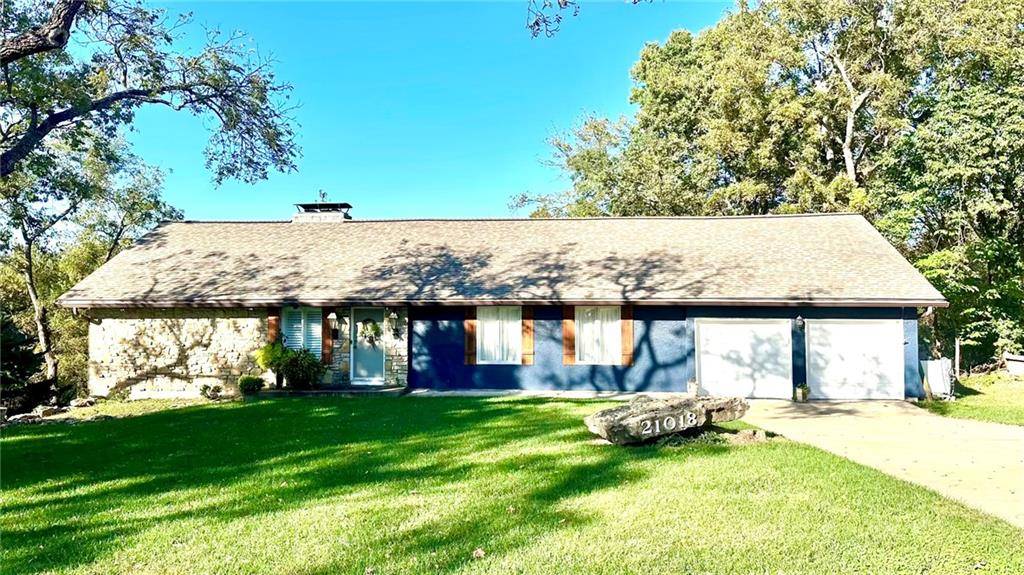 21018 BITTERSWEET DR, Lenexa, KS 66220