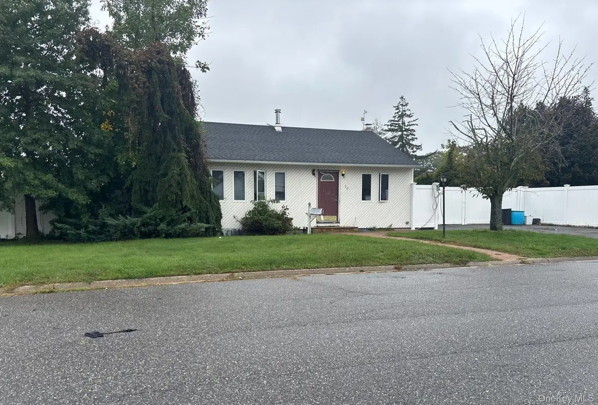 30 Jenkins AVE, North Babylon, NY 11703