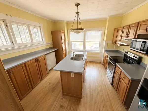 1429 E 4th St, Duluth, MN 55805