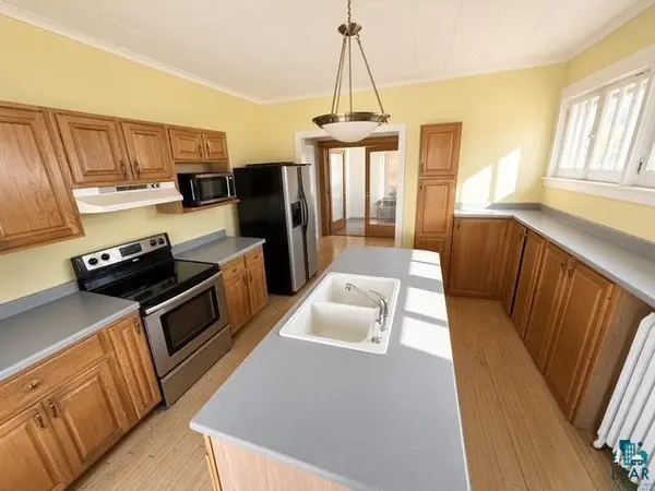 1429 E 4th St, Duluth, MN 55805