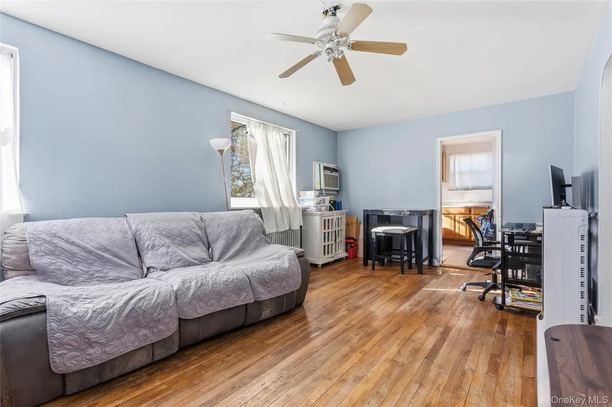 255-43 75th AVE #2, Glen Oaks, NY 11004