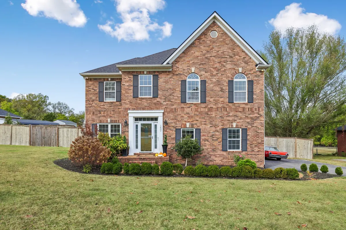 1432 Oak Leaf Dr, Columbia, TN 38401